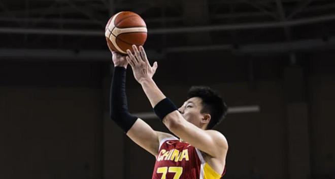 上海与3主力达成续约！张镇麟4年顶薪，李弘权2年C类，小偰3年B类