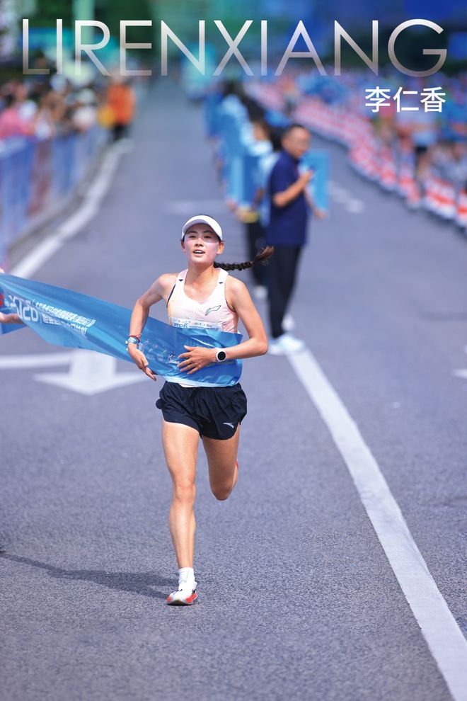 重返赛道,00后贵州姑娘李仁香在六盘水迎来全马首冠