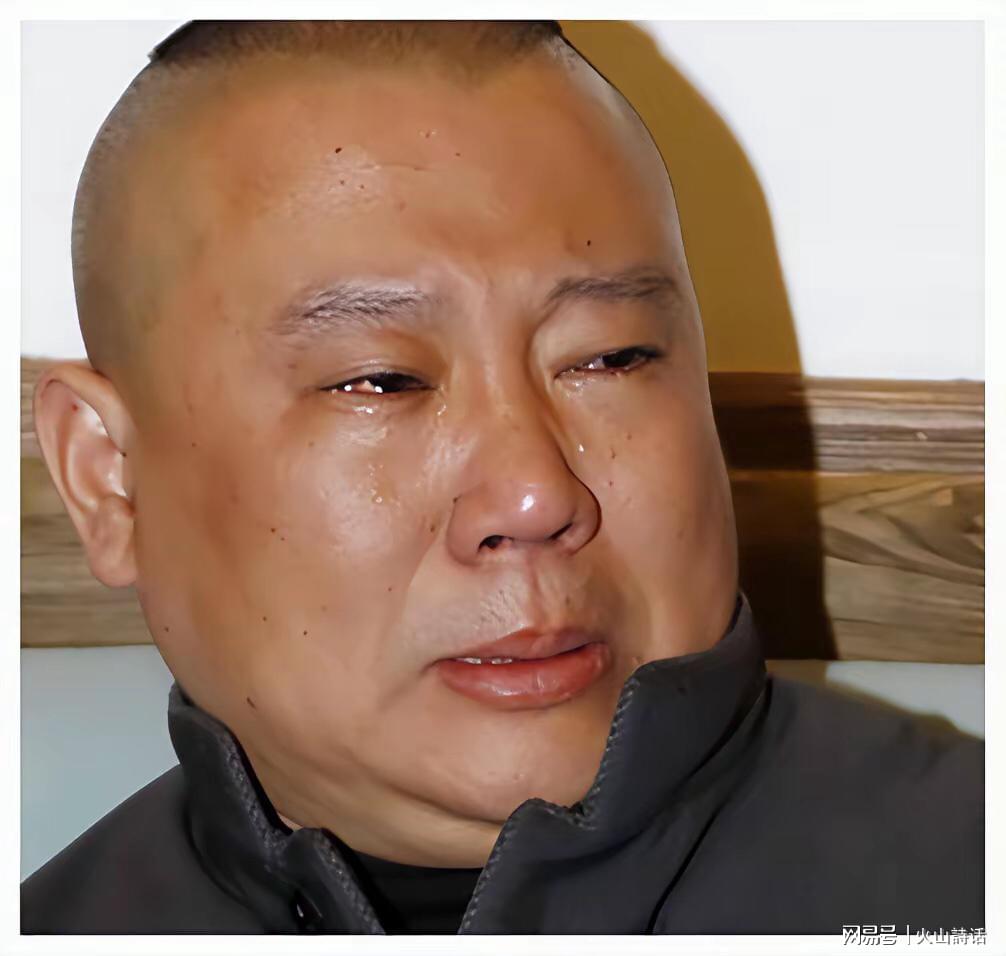 祸不单行！被立案调查才9天，53岁郭德纲再迎噩耗，演出全部叫停，网友：天狂有雨，人狂有祸