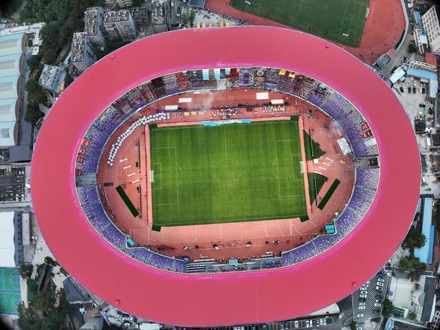 16州市拉歌方阵齐聚拓东体育场,2025/2026云南省城市足球联赛闭幕式彩排精彩上演