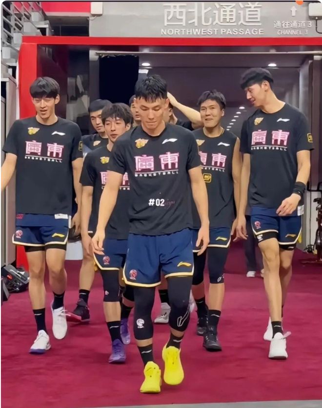 CBA速递，广东有喜有忧，新疆欲签183cm豪斯，广厦主帅变动！