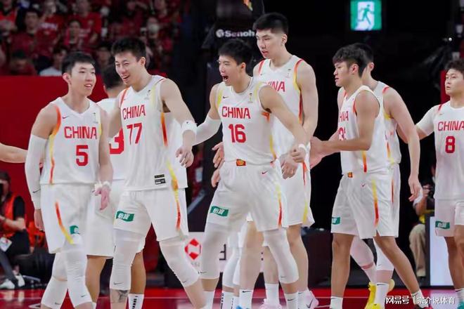 “许晴”太丰满了!穿抹胸裙凹凸感藏不住,我感慨资本果然会选人
